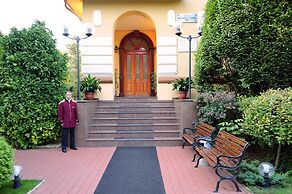 Hotel Golden House