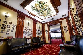Hotel Golden House