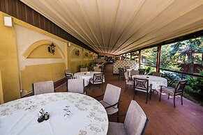 Hotel Golden House
