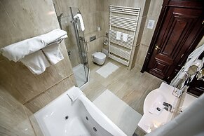 Hotel Golden House