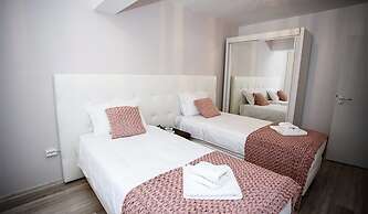 Metropolitan Iassium Luxury Suites