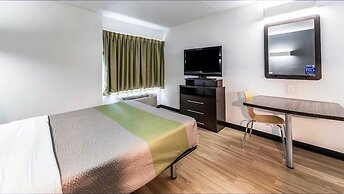 Studio 6 Indianapolis, IN