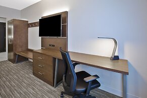 Holiday Inn Express & Suites Okemos - University Area by IHG