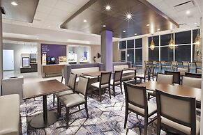 Holiday Inn Express & Suites Okemos - University Area by IHG