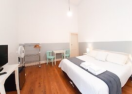 LOPEZ Hostel & Suites