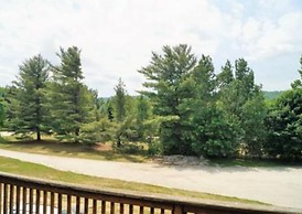 6 Bed Blue Mountain Chalet with Hot Tub 8