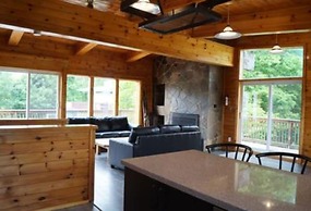 6 Bed Blue Mountain Chalet with Hot Tub 8