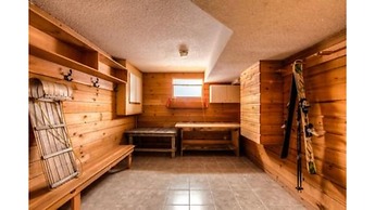 5 Bed Blue Mountain Luxury Chalet with Hot Tub 159