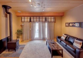 5 Bed Blue Mountain Luxury Chalet with Hot Tub 159