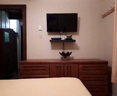 6 Bed Blue Mountain Cottage with Hot Tub 102