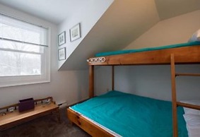 6 Bed Blue Mountain Cottage with Hot Tub 102