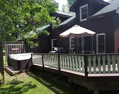 6 Bed Blue Mountain Cottage with Hot Tub 102