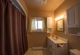 6 Bed Blue Mountain Cottage with Hot Tub 102