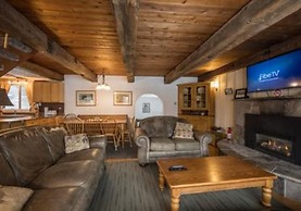 6 Bed Blue Mountain Cottage with Hot Tub 102