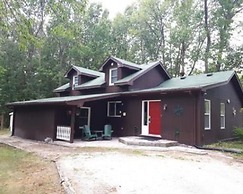 6 Bed Blue Mountain Cottage with Hot Tub 102