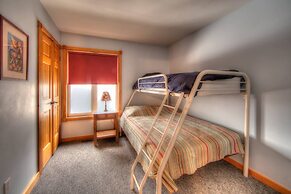 7 Bed Blue Mountain Chalet with Hot Tub 35R