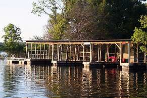 Fish-un-time Resort