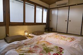 Guesthouse OKI's Inn - Hostel