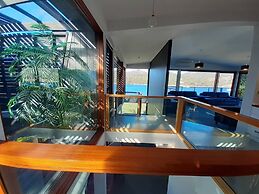 Amazing Unique Five-Star Waterfront Retreat