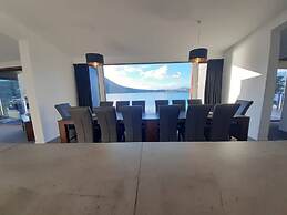 Amazing Unique Five-Star Waterfront Retreat