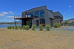 Amazing Unique Five-Star Waterfront Retreat