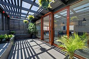 Amazing Unique Five-Star Waterfront Retreat