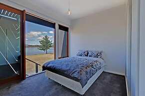 Amazing Unique Five-Star Waterfront Retreat