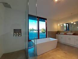 Amazing Unique Five-Star Waterfront Retreat