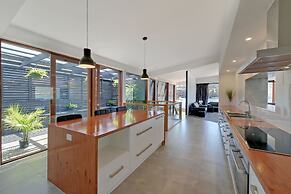 Amazing Unique Five-Star Waterfront Retreat