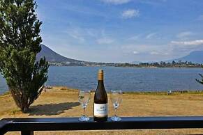 Amazing Unique Five-Star Waterfront Retreat