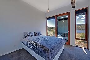 Amazing Unique Five-Star Waterfront Retreat