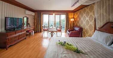 Beachside Whitehouse