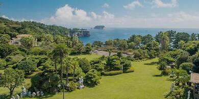 Beachside Whitehouse