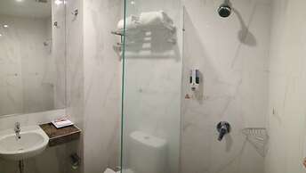 Front One Inn Semarang