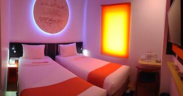 Front One Inn Semarang