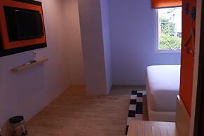 Front One Inn Semarang