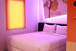 Front One Inn Semarang