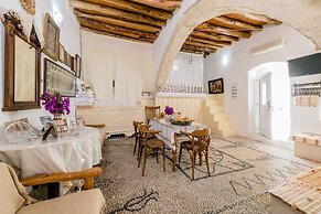 Kamariko Traditional House