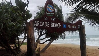 Arcade Beach Hotel
