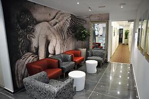 Santiny Hotel & Restaurant