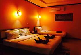 Ao Thong Beach Bungalows & Restaurant