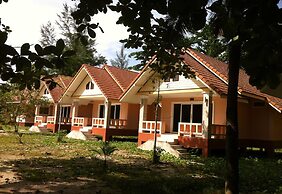 Ao Thong Beach Bungalows & Restaurant