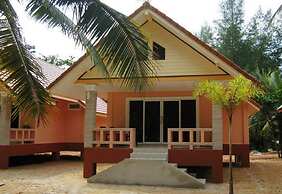 Ao Thong Beach Bungalows & Restaurant