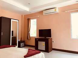 Ao Thong Beach Bungalows & Restaurant