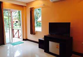 Ao Thong Beach Bungalows & Restaurant