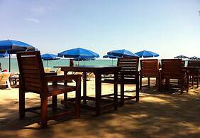 Ao Thong Beach Bungalows & Restaurant