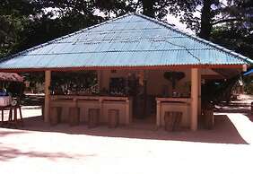 Ao Thong Beach Bungalows & Restaurant