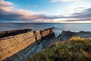 Edge of the Avalon Inn