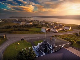 Edge of the Avalon Inn