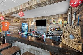 Edge of the Avalon Inn